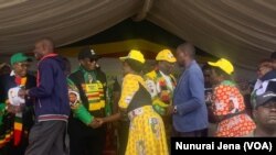 Mutungamiri weZanu PF, VaEmmerson Mnangagwa nemutevedzeri wavo, VaConstantino Chiwenga vachiziviswa kunhengo dzebato ravo kuMagunje