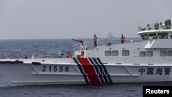 在南中國海航行的中國海警船。（2023年10月4日）