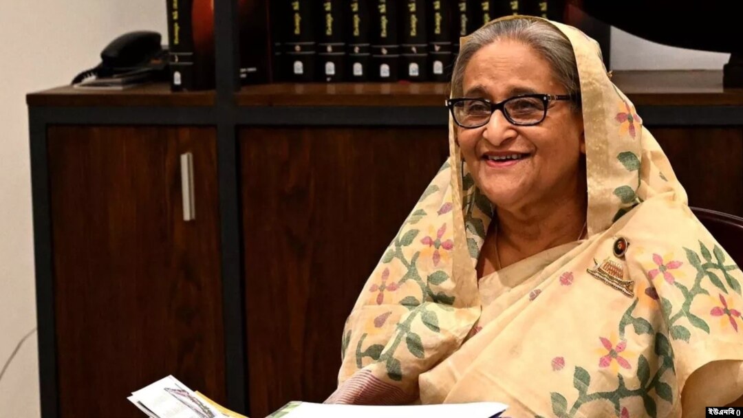 Bir guruh erkaklar bitta ayolning anusiga kiradi