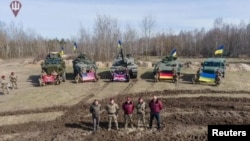 Đức và các đồng minh cung cấp nhiều vũ khí cho Ukraine để tiến hành kháng chiến chống Nga xâm lược.