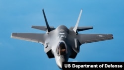 미 공군의 F-35 스텔스 전투기.