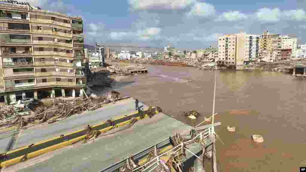 Vista geral da cidade líbia de Derna, a 12 de setembro de 2023, depois de a tempestade mediterrânica Daniel ter causado inundações devastadoras.