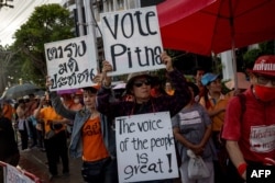 Move Forward party supporters rally during a pro-democracy protest outside Thailand's Parliament building in Bangkok, July 13, 2023, as lawmakers vote on a new prime minister following the country's general election.