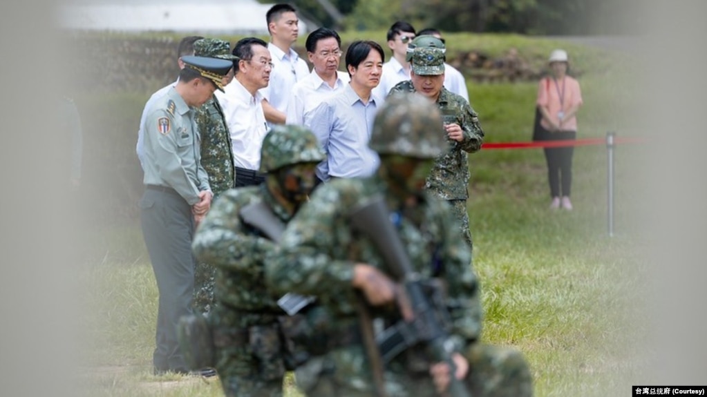 2024年6月28日，台湾总统赖清德在台中成功岭营地视察国军新兵入伍训练。（照片来自台湾总统府网站）<br />
