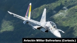 Imagen de archivo de uno de los aviones caza ruso Sukhoi 30-MK2 que posee Venezuela, difundida por la Aviación Militar Bolivariana. El gobierno de Hugo Chávez Frías compró en 2006 24 de esas aeronaves de combate a Rusia.