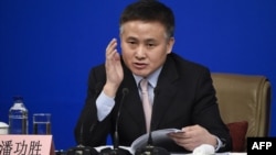 资料照：中国任命中国人民银行副行长潘功胜出任央行党委书记。