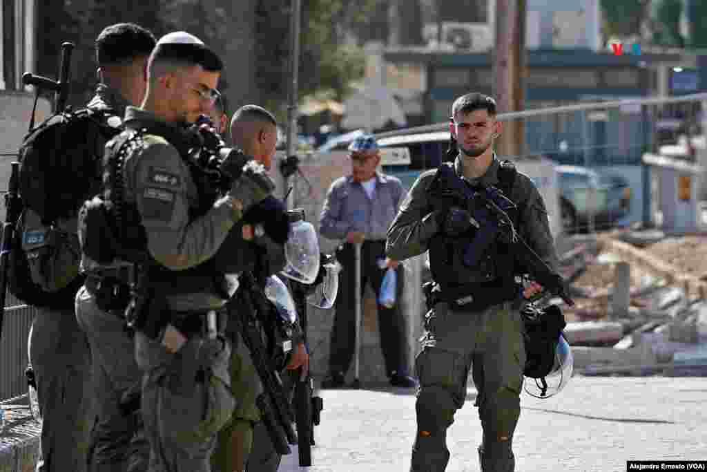 Miembros de la policía de fronteras de Israel custodian todos los accesos a la Ciudad Vieja de Jerusalén.