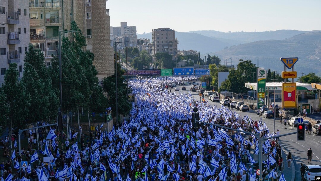 Thousands of Israelis march from Tel Aviv to Jerusalem in protest of plans by the prime minister's government to overhaul the judicial system, in Jerusalem, July 22, 2023.