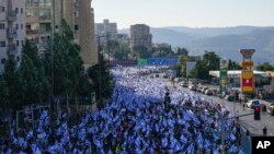 Thousands of Israelis march from Tel Aviv to Jerusalem in protest of plans by the prime minister's government to overhaul the judicial system, in Jerusalem, July 22, 2023.