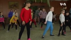 По руската инвазија, младите украински танчери продолжуваат со обуката