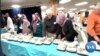 Berbuka puasa lintasagama Minnesota. (VOA/Videograb)
