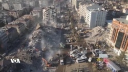 بەشێک لە کەسوکاری قوربانیانی بوومەلەرزەکەی تورکیا دوای ساڵێک، هێشتا بەدوای کەسە ونبووەکانیاندا دەگەڕێن