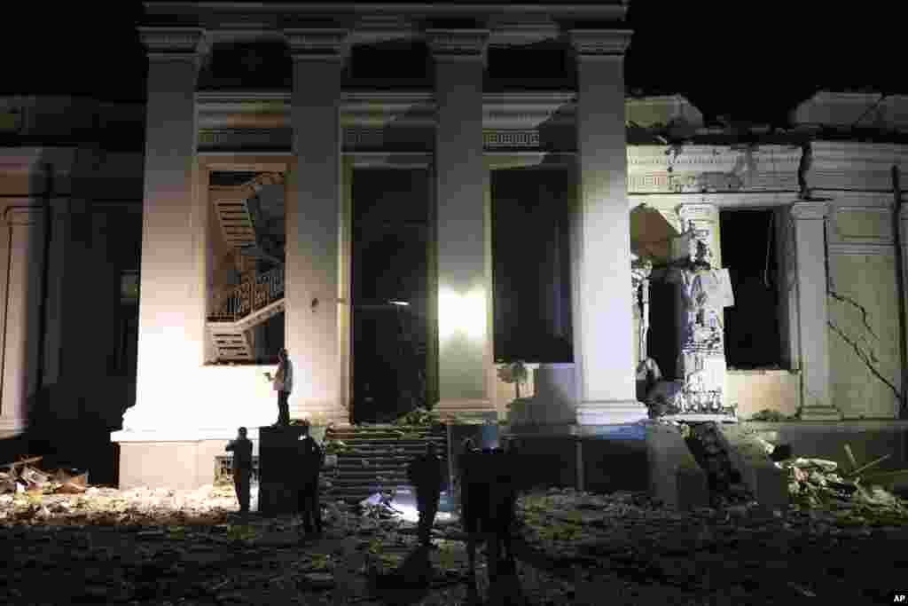 Exteriores de la Catedral de la Transfiguración, en Odesa, Ucrania, y que fuera dañada considerablemente por la metralla rusa, el 23 de julio de 2023.