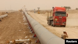 عملیات احداث خط لوله گاز طبیعی در مرز ایران و عراق در بصره (آرشیو، ۲۳ فروردین ۱۳۹۵) 