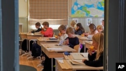 Students read at the Djurgardsskolan elementary school in Stockholm, Sweden, Thursday, Aug. 31, 2023. (AP Photo/David Keyton)