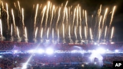 Vatromet i pirotehnički spektakl na stadionu u Majamiju, na Superboulu 2007 (Foto: AP/Wilfredo Lee, File)