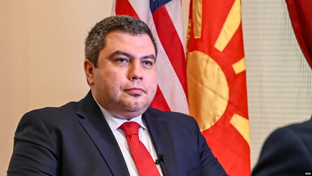 Време е секоја партија и секој пратеник и политичар да покаже на дело дека е за исполнување на нашите стратешки приоритети, во овој случај, зачленувањето во ЕУ, вели вицепремиерот за Гласот на Америка