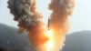 Fotografija ispaljivanja rakete sa nepoznate lokacije u Severnoj Koreji koju je objavila severnokorejska državna agencija KCNA, mart 2023.