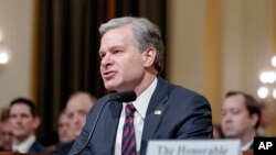 Direktur FBI, Christopher Wray saat memberikan keterangan di depan Komisi Senat AS di Washington, DC. 