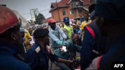 Momemi tuku tuku azali kobunda na moyi pulusu moko na bokoti bwa libanda lya masona ya Unité na Goma, Nord-Kivu, 16 sanza ya zomi na mibale 2018
