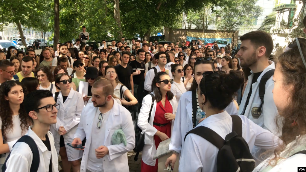 Studentët e mjekësisë në protestë