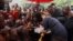 Les trésors rendus ont été présentés lors d'une fastueuse célébration au palais de Manhyia, dans la ville de Kumasi dans la région d'Ashanti.