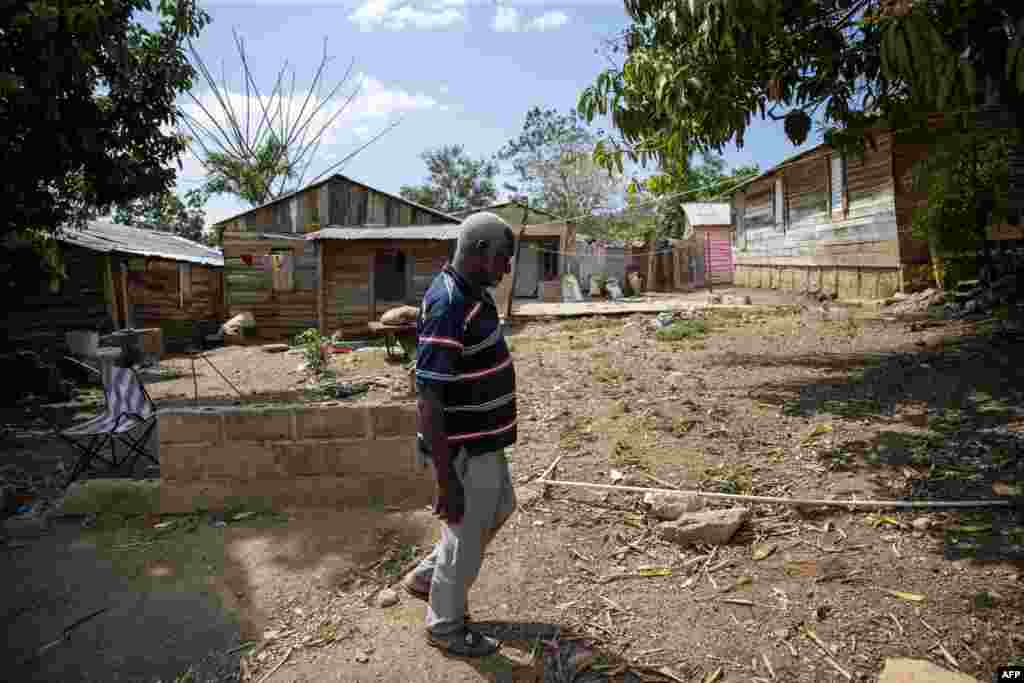 El Ministerio de Defensa de República Dominicana dice que la construcción de la verja ayudará a regular los movimientos de personas, vehículos, comercio y las &quot;complejas situaciones sociales&quot;.&nbsp;&nbsp;