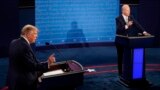Arhiva - Predsednički kandidati Donald Tramp, levo, i Džo Bajden debatuju u Klivendu, Ohaju, 20. septembra 2020. (Foto: AP/Morry Gash)