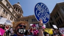 Pristalice abortusa na skupu u Teksasu u maju 2023. (Foto: AP/Eric Gay)
