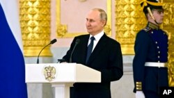 Presiden Rusia Vladimir Putin berbicara di Moskow (5/4). 