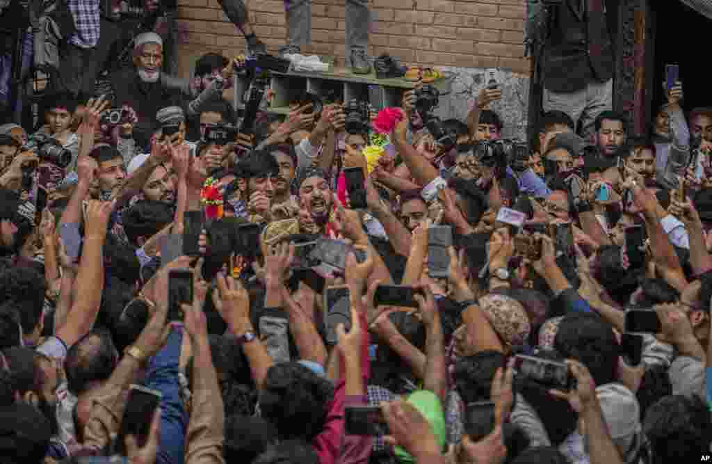 Supporters assemble to welcome top Kashmiri separatist leader Mirwaiz Umar Farooq, center, as he arrives to offer Friday prayers outside the Jamia Masjid, or Grand Mosque, in Srinagar, Indian-controlled Kashmir.&nbsp;Indian authorities released the key Muslim cleric after four years of house arrest and allowed him to lead Friday prayers in Srinagar, according to mosque authorities.&nbsp;(AP Photo/Mukhtar Khan)