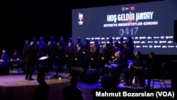 Yedi üyesini 6 Şubat depremlerinde kaybeden Antakya Medeniyetler Korosu Diyarbakır’da konser verdi. 