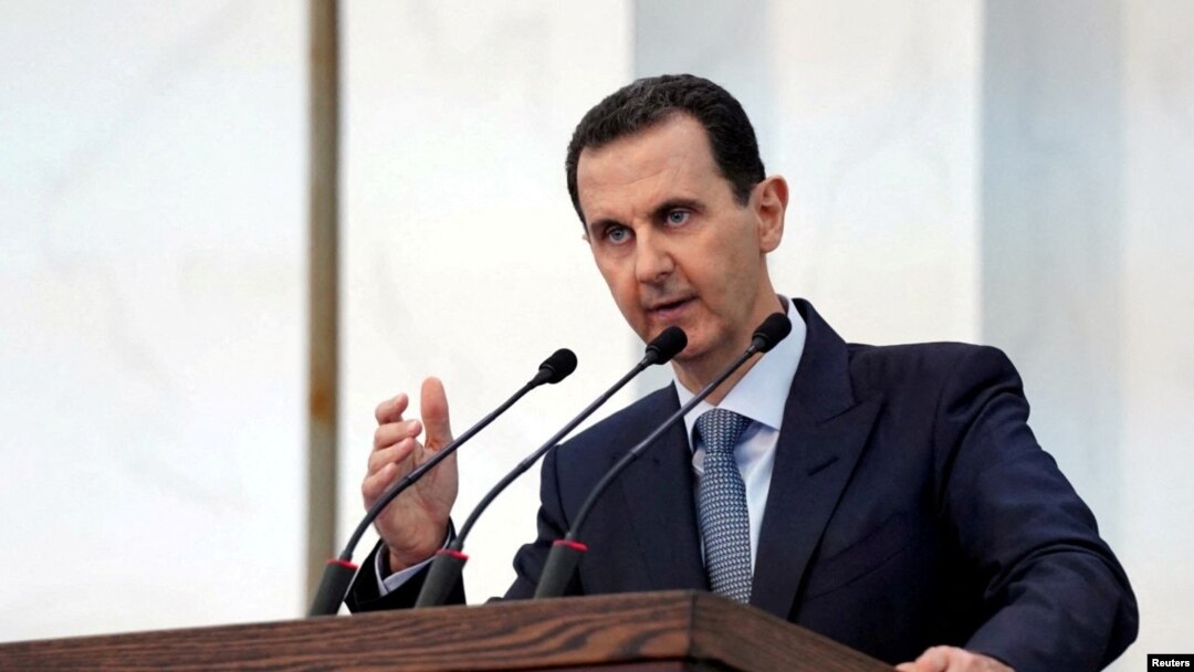 FILE: Presiden Suriah Bashar al-Assad berpidato di hadapan para anggota parlemen baru di Damaskus, Suriah, 12 Agustus 2020. (SANA/Selebaran via REUTERS)