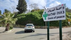 Un oasis de paz sobrevolado por cazas rumbo a Gaza