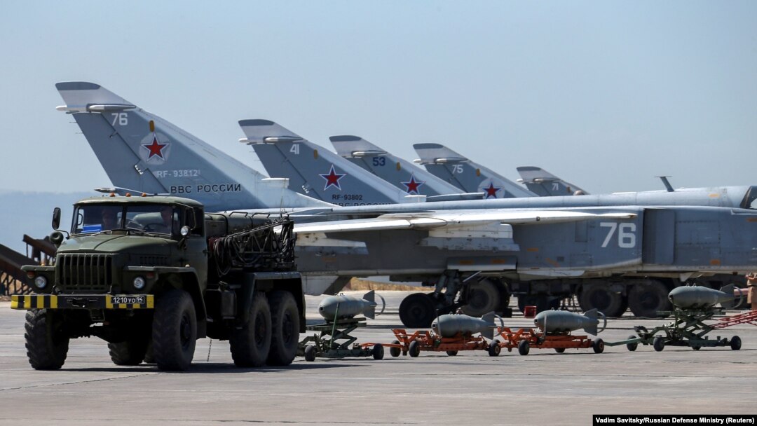 Российские военные самолеты на авиабазе Хмеймим в Сирии. 18 июня 2016 года.