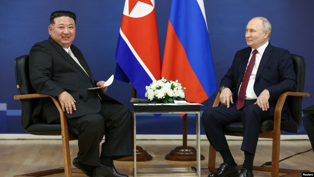 Рускиот претседател Владимир Путин денес се состана со севернокорејскиот лидер Ким Џонг Ун во најнапредниот руски космодром среде предупредувањата од САД и Јужна Кореја против потенцијален трансфер на оружје