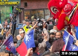 2024台灣總統大選國民黨參選人侯友宜訪問紐約中華公所受到支持者熱烈歡迎。（方冰拍攝）