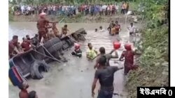 ঝালকাঠিতে পুকুরে বাস পড়ে নারী-শিশুসহ নিহত ১৭ জন, আহত ৩৫ জন