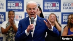 Presiden AS Joe Biden menyampaikan pidato di Kantor Kampanye Terkoordinasi Demokrat Roxborough saat kampanye di, Philadelphia, Pennsylvania, AS, 7 Juli 2024. (REUTERS/Nathan Howard)