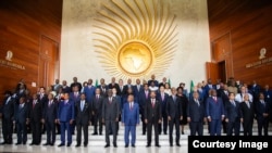 Ifoto rusangi y'abitabiriye inama rusangi igira 37 y'ubumwe bwa Afurika. 
