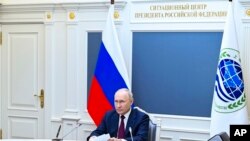 2023年7月4日，俄罗斯总统普京在莫斯科克里姆林宫通过视频出席上海合作组织国家元首理事会会议。（美联社照片）
