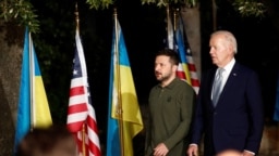 美国总统拜登与乌克兰总统泽连斯基2024年6月13日在意大利普利亚七国集团峰会期间举行联合记者会。（路透社）