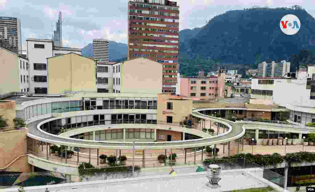 El Centro está ubicado en una zona cultural muy importante de la capital colombiana, muy cerca de la Plaza de Bolívar y del Centro Cultural Gabriel García Márquez, visible en la imagen. [Foto: Karen, Sánchez, VOA]