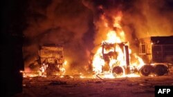 کامیون‌های در حال سوختن پس از حملات پهپادهای روسیه در منطقه اودسا، اوکراین - ۲۲ شهریور ۱۴۰۲