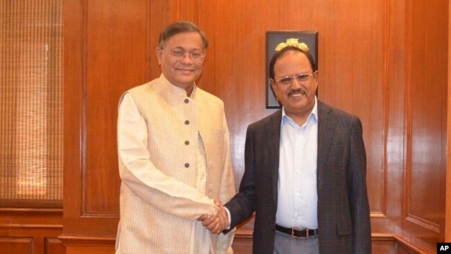 ঘনিষ্ঠ সম্পর্কঃ দিল্লিতে ভারতের জাতীয় নিরাপত্তা উপদেষ্টা অজিত দোভালের সাথে বাংলাদেশের পররাষ্ট্রমন্ত্রী হাছান মাহমুদ। ফটোঃ ৭ ফেব্রুয়ারি, ২০২৪।