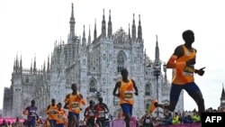Athletes take the start of Milan&#39;s marathon at Piazza Duomo, Italy.