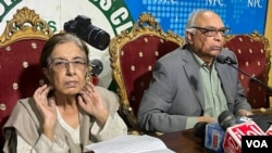  حسن عسکری کے والد میجر جنرل (ر) ظفر مہدی اور اُن کی اہلیہ نے اپنے وکلا کے ہمراہ منگل کو اسلام آباد میں نیوز کانفرنس کی۔ 