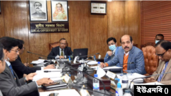 বাংলাদেশের সচিবালয়ে সারাদেশে মশাবাহিত রোগ প্রতিরোধে প্রথম আন্তঃমন্ত্রণালয় সভায় স্থানীয় সরকার, পল্লী উন্নয়ন ও সমবায় মন্ত্রী তাজুল ইসলাম। রবিবার, ৯ এপ্রিল, ২০২৩। 