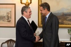 Britain's Labour Party Leader Keir Starmer, left, meets with the Prime Minister of Greece Kyriakos Mitsotakis in London, Nov. 27, 2023.