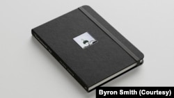 Книга американського фотодокументаліста Байрона Сміта "Заповіт'22". 